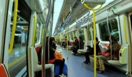 地铁吃瓜群众视频,揭秘日常生活中的趣味瞬间