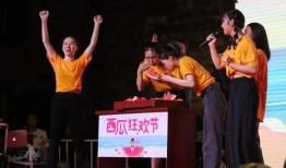 吃瓜群众现场表演,围观者笑翻天