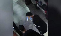 男子吃瓜群众摔倒视频,瓜还是别吃了？