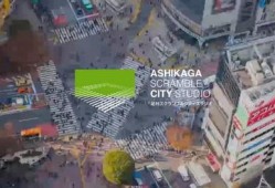 十字路口上演吃瓜群众,围观群众的热闹现场