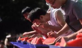 街边的吃瓜群众叫什么人,人生百态，笑谈世间万象