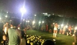 尴尬场面吃瓜群众,吃瓜群众围观热议