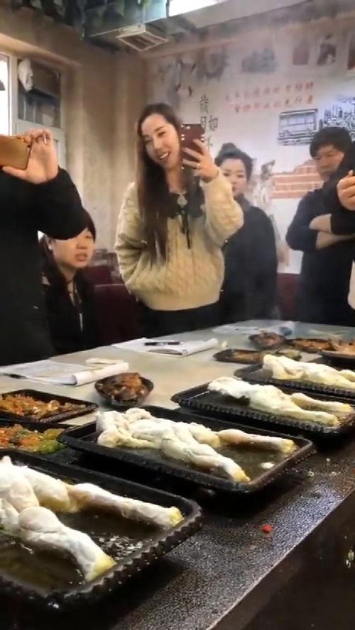 吃瓜群众聚餐视频大全,视频大全展现人间烟火气