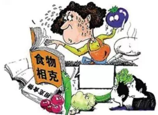 吃瓜群众前排兜售瓜子,吃瓜群众的热闹兜售现场