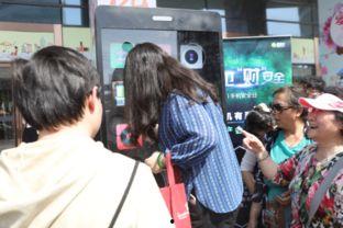 路人围观吃瓜群众怎么说,现场直击!