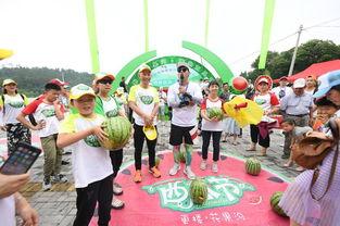 吃瓜群众现场表演,围观者笑翻天