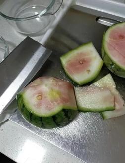 上海 吃瓜群众 被打伤,上海“吃瓜群众”被打伤事件引发社会关注